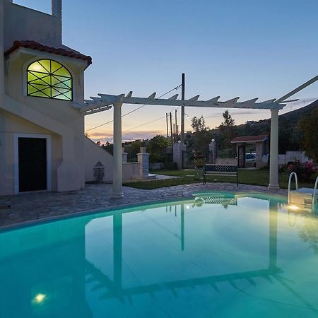 Villa Konstadina With Swimming Pool Kalivia Thorikou Extérieur photo