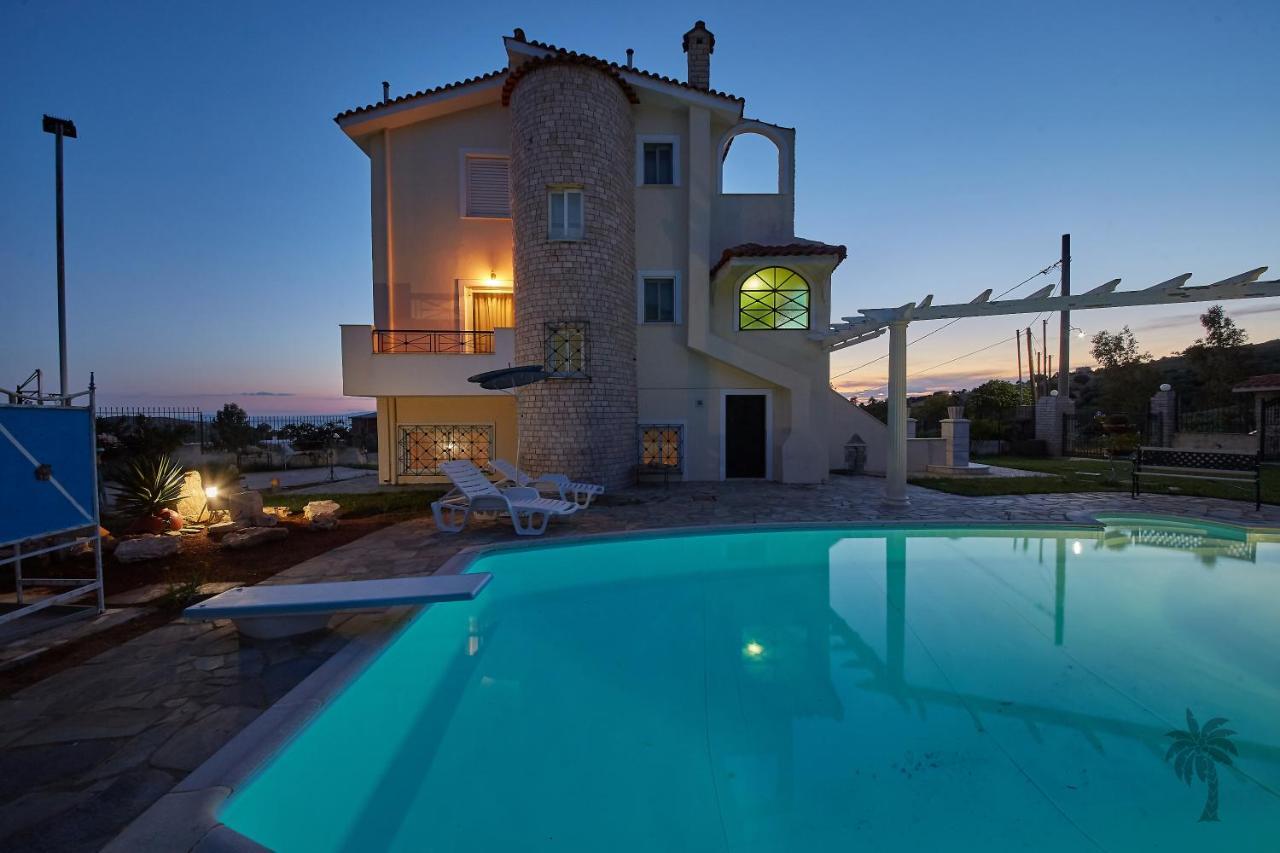 Villa Konstadina With Swimming Pool Kalivia Thorikou Extérieur photo