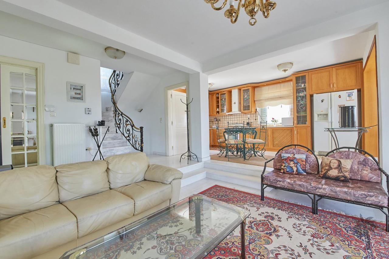 Villa Konstadina With Swimming Pool Kalivia Thorikou Extérieur photo